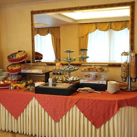 Hotel Confine 3*