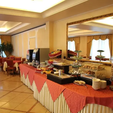 Hotel Confine 3*