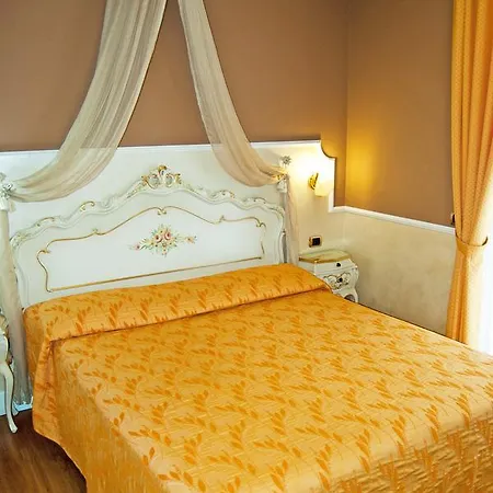 Hotel Confine 3*