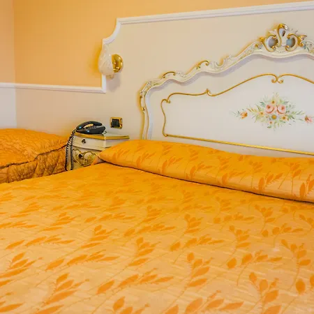 Hotel Confine 3*